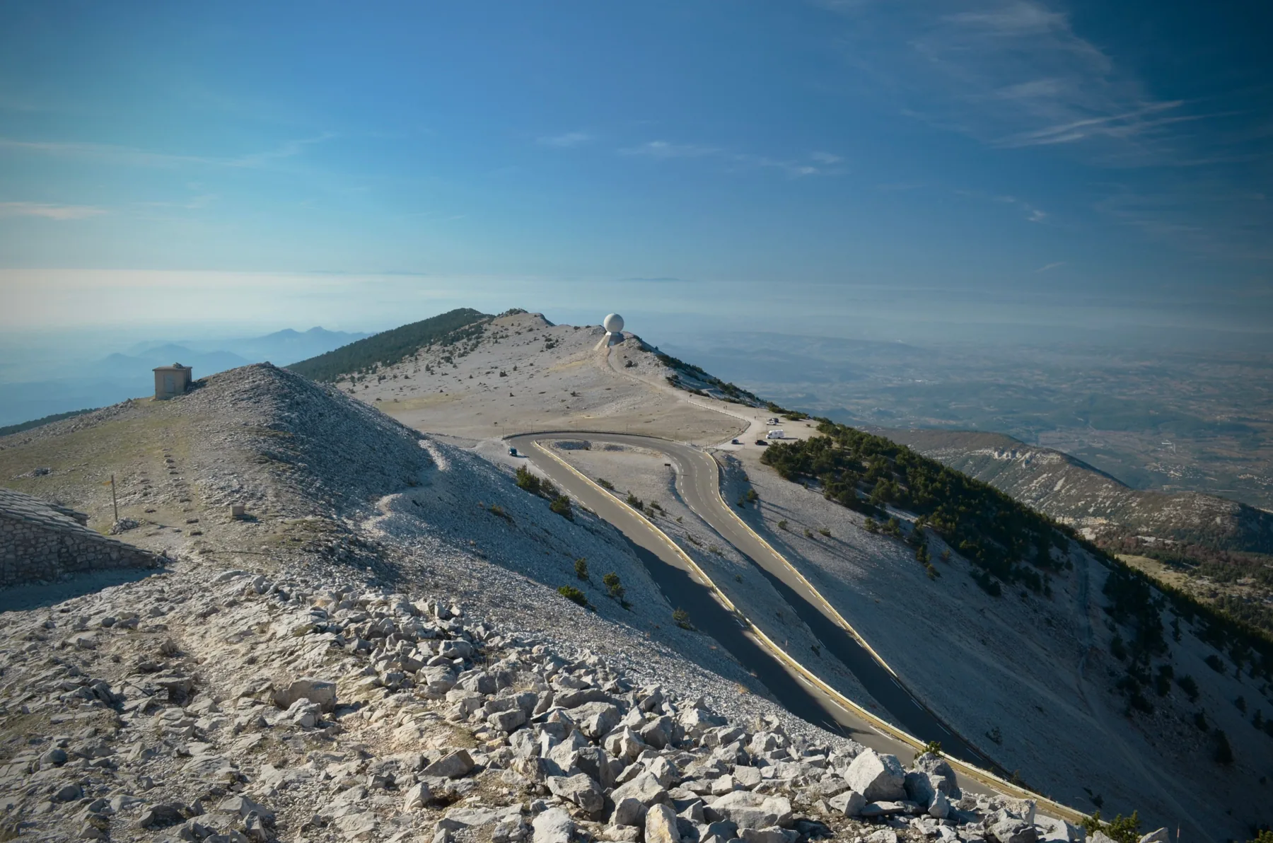 Route d’ascension et sommet du mont Ventoux